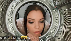 Charlie Dean Finds Sofia Lee In The Dryer In Her Ass Sticking Out He Can't Thumb one's nose at - Brazzers
