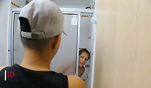 spying essentially my slutty stepsister in the shower- porn in Spanish