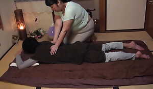 Mature Woman With An Interesting Body Visits An obstacle Massage Parlor6