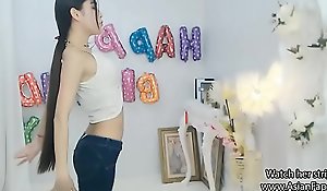 X-rated Chinese cosset dances above cam - xnxx video asianfap.club