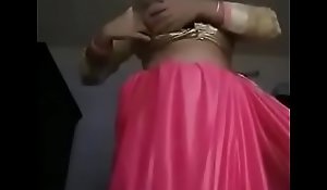 Desi sexy bhabhi shows the brush beautiful boobs increased by fur pie