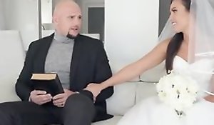 Shameless bride gets her soaking wet cum-hole hammered