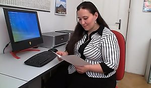Plumper and client try sex in office