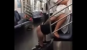 Sexo no metrô xxx 