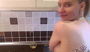 Wife Unattentive Cooking Salad be required of Masturbate Pussy