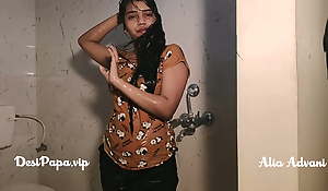 desi indian summit model Alia Advani from punjab taking shower