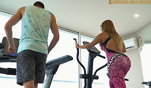 Venezuelan Big Booty White-headed Digger Gets Fucked After A Workout