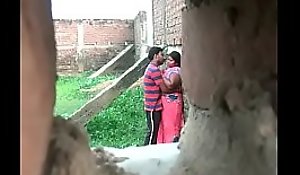 Desi aunty endanger connected with young old bean at a secret place