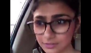 Indian hawt mia khalifa sexy tits in car - wowmoyback
