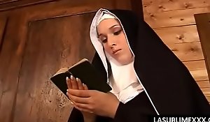 Nun having fun with impoverish in bed