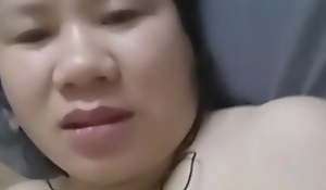 Vietnamese single mum fingering her vagina until she cums