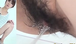 Hairy japan hos pissing