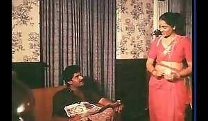 Mallu Damsel Cleavage Show Together with Tempting Her Boss Hot video