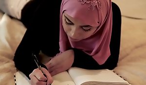 Gorgeous Muslim gal Ella Knox swallows a long cock!