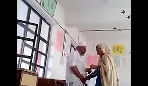 हेड मास्टर ने टीचर को चोदा