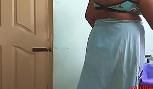 desi Indian  tamil aunty telugu aunty kannada aunty  malayalam aunty Kerala aunty hindi bhabhi horny pettifoggery wife vanitha wearing saree way big knockers with an increment of hairless pussy Aunty Changing Dress ready for party with an increment of Throng Video