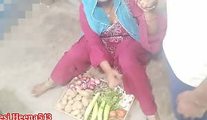 Vegetable bech rahi bhabhi ko patakar choda in plain hindi voice hard-core indian desi bhabhi greengrocery selling