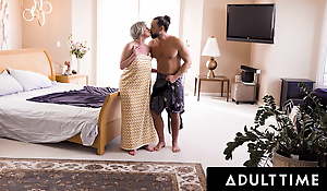 ADULT TIME - Stepmom Dee Williams Shows You How To Have Sex With Your Stepdad's Help! Bustling SCENE
